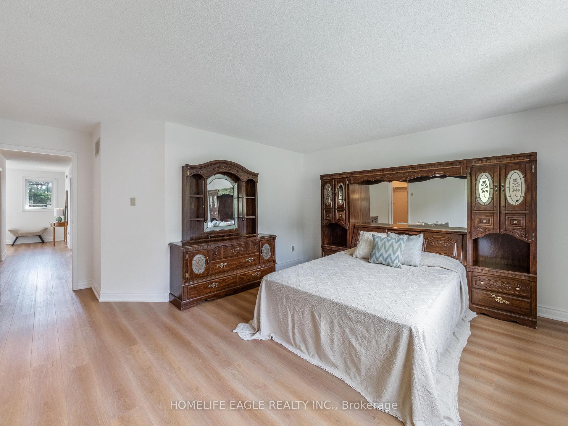 10 Lansdowne Drive photo 11