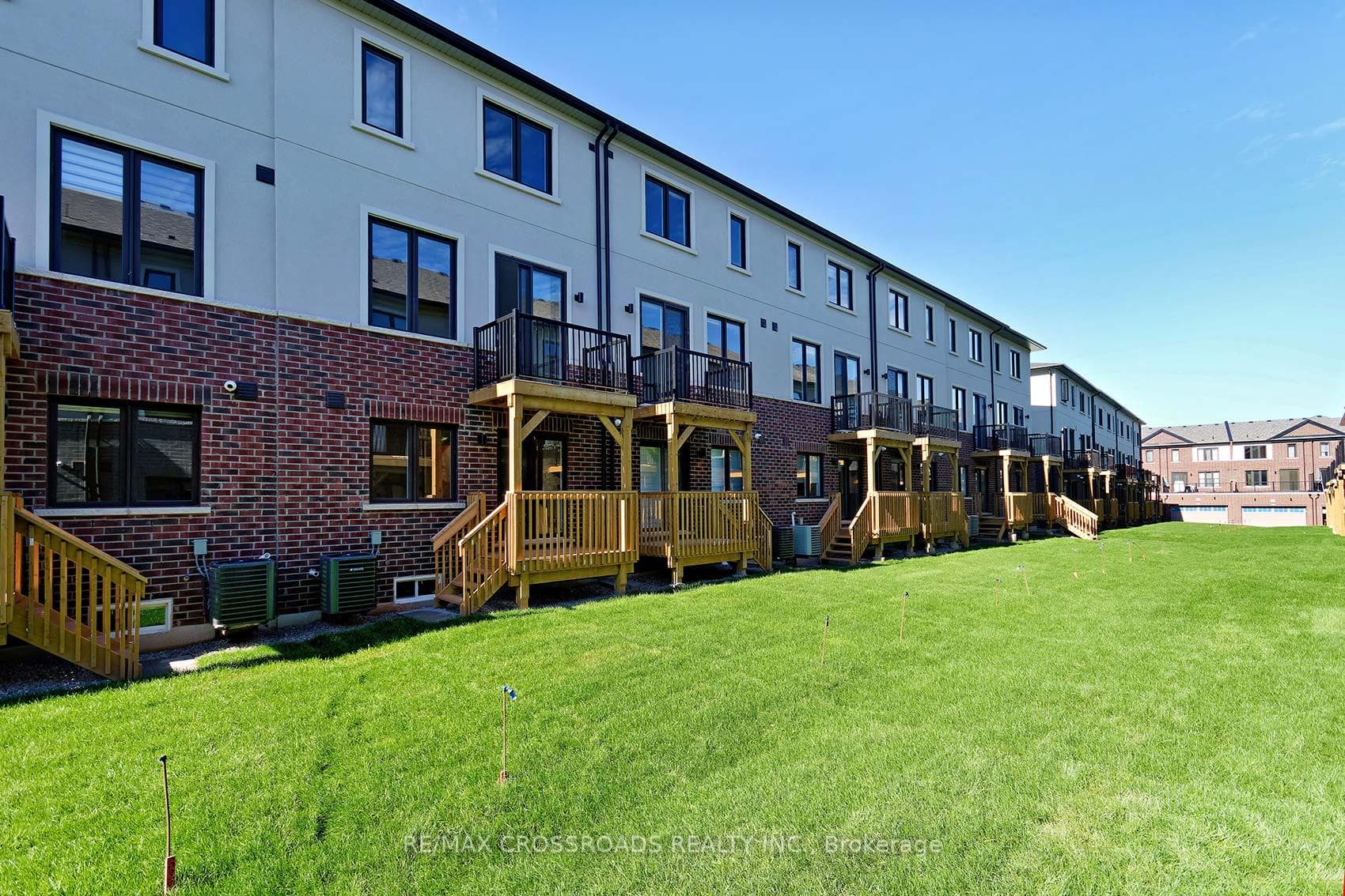 1344 Kobzar Drive photo 43