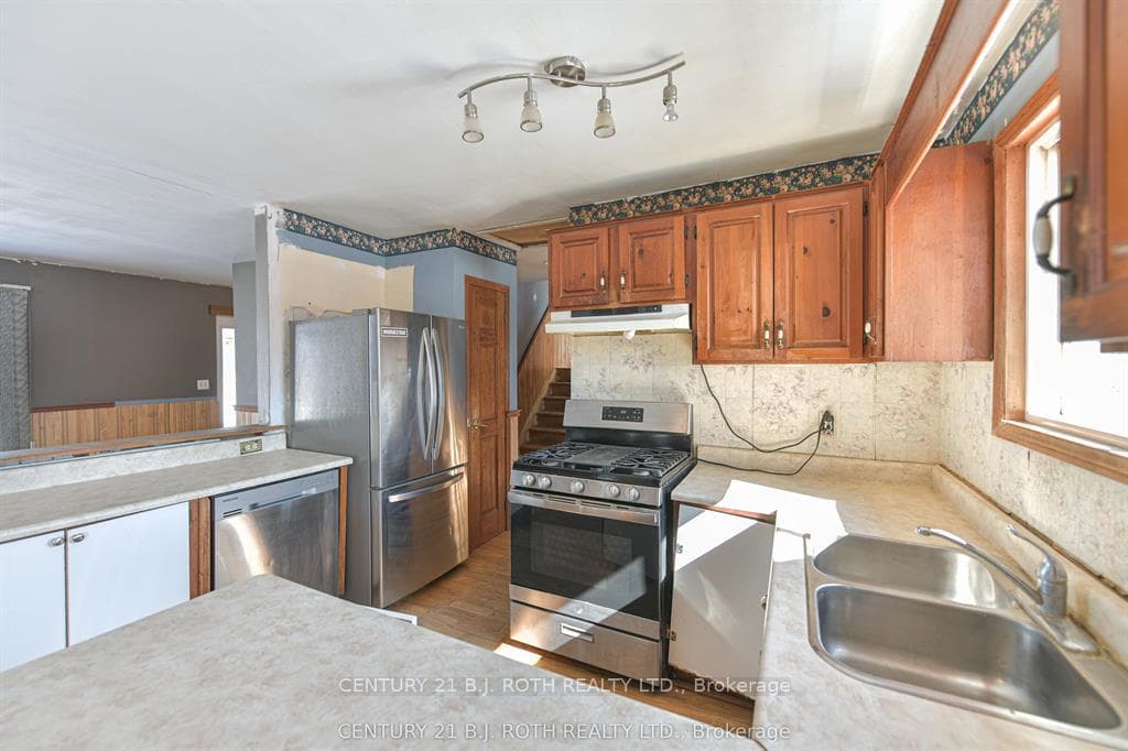 374 Monck Road photo 11