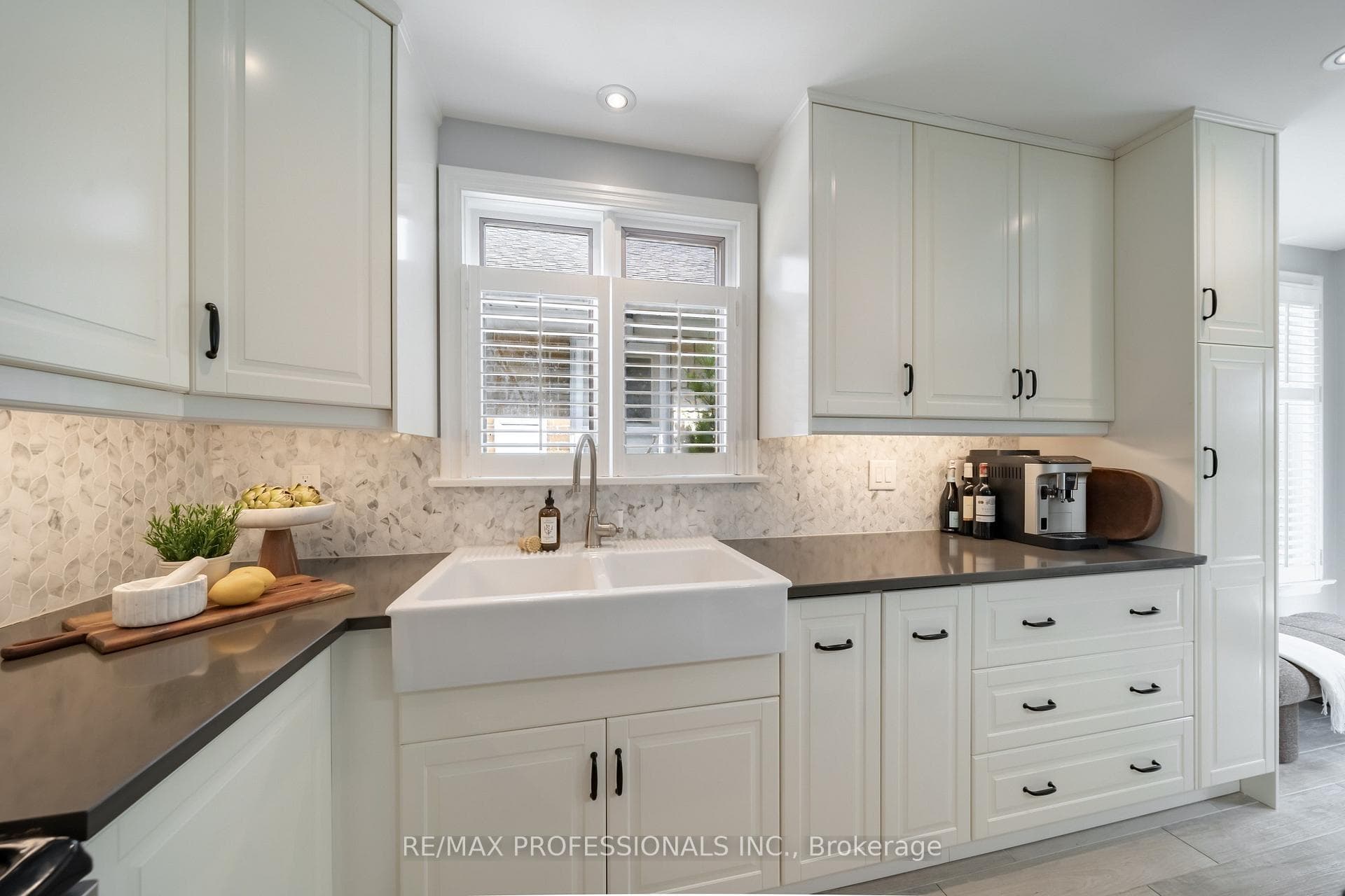 86 Van Dusen Boulevard photo 7