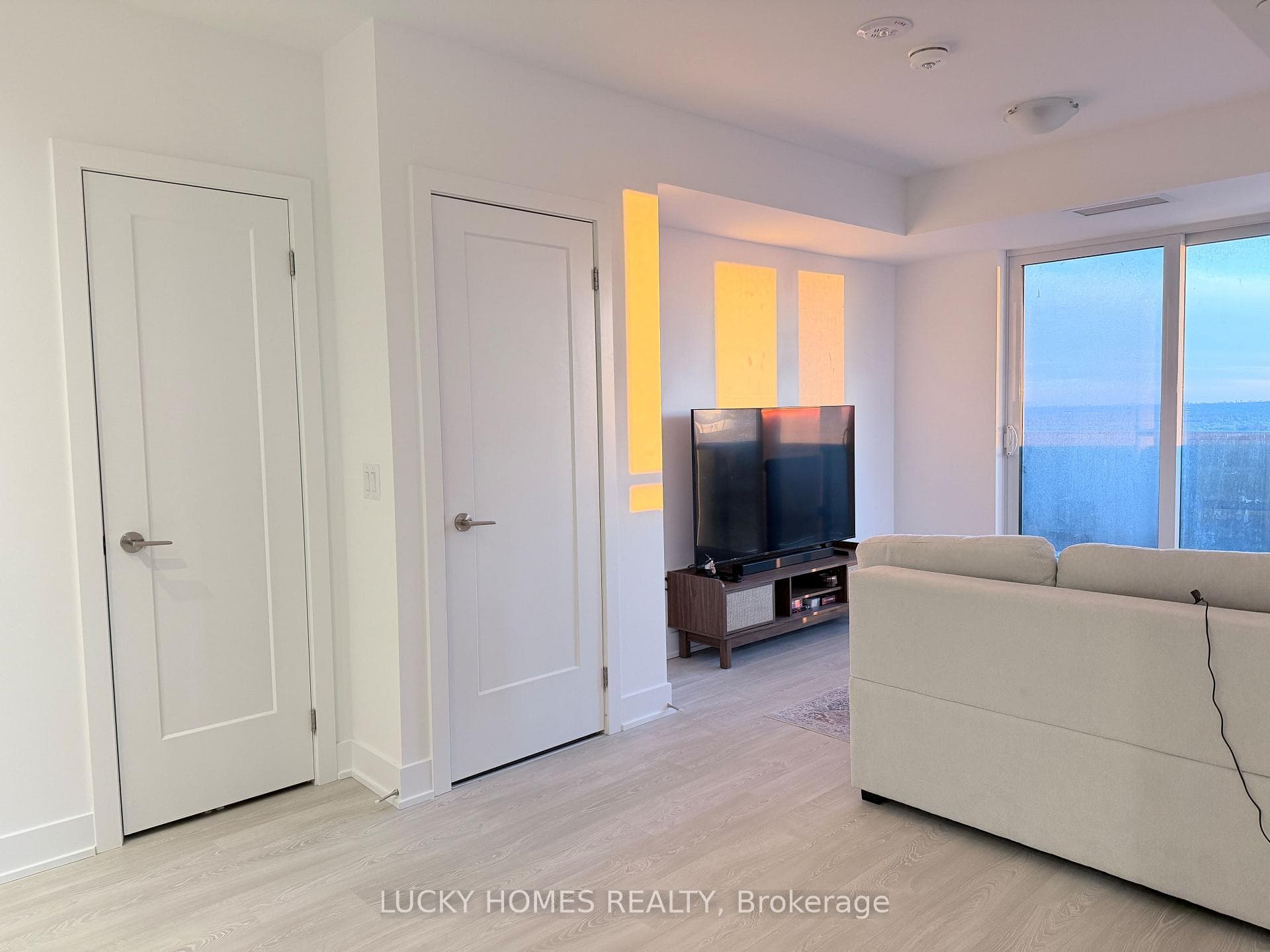 2545 Simcoe Street Unit 2416 photo 10