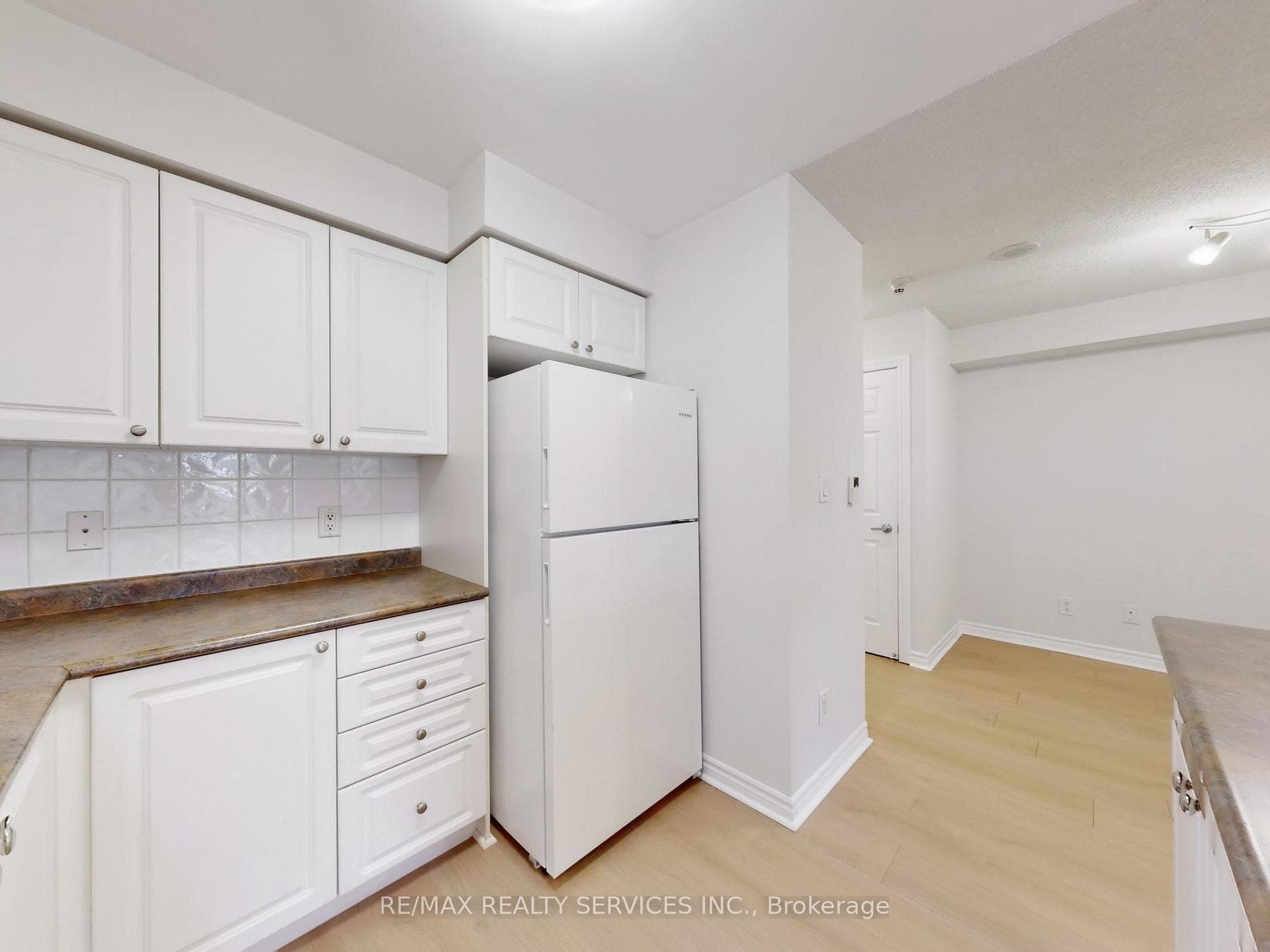 3880 Duke Of York Boulevard Unit 504 photo 20