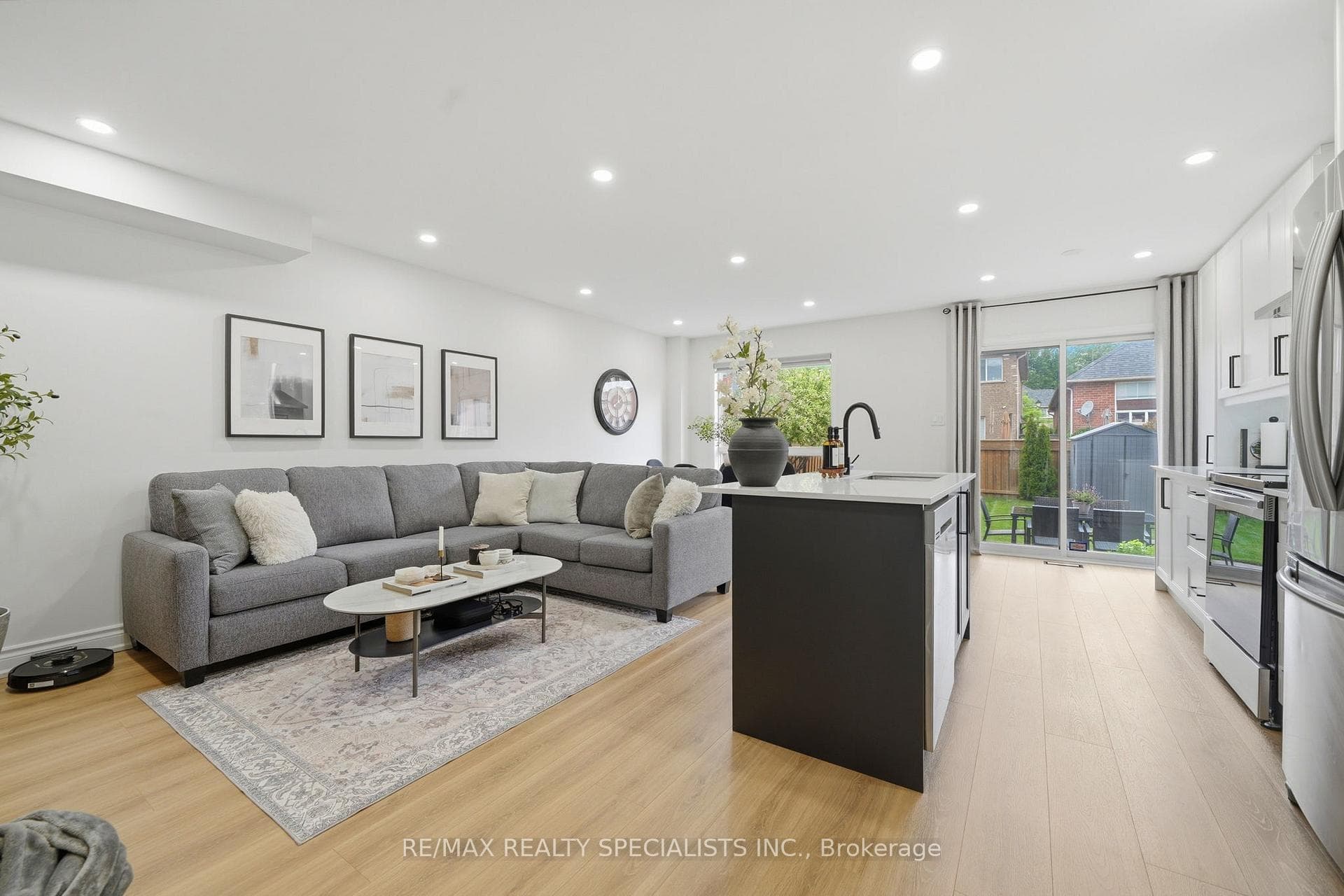 65 Ironhorse Crescent photo 6