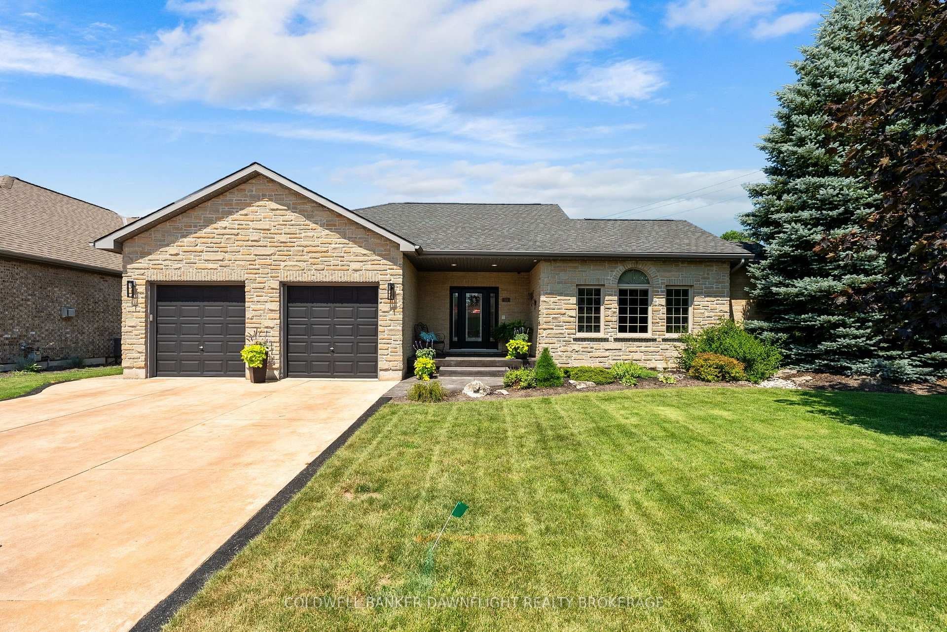 51 Snider Crescent photo 1