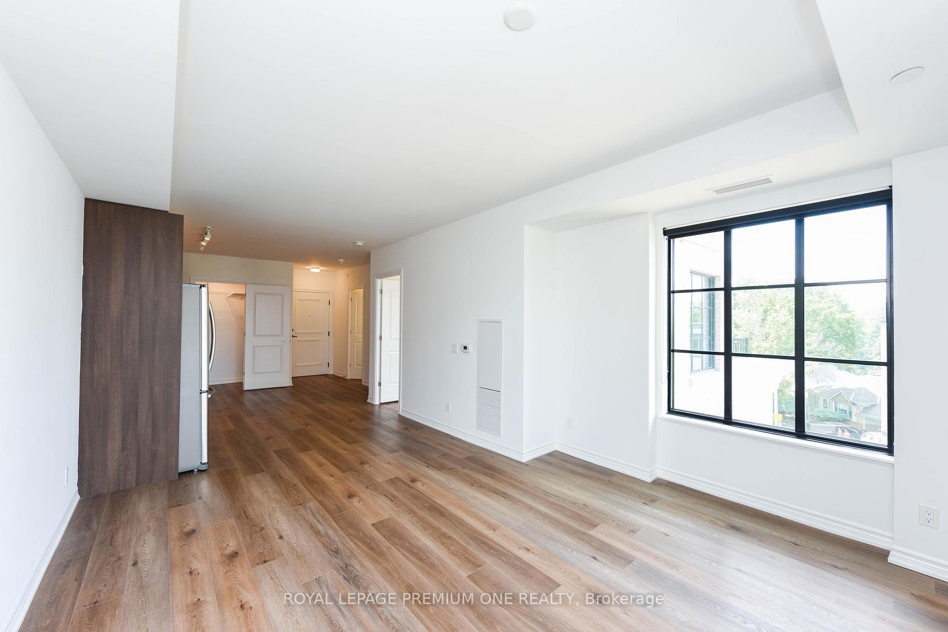 571 Prince Edward Drive Unit 409 photo 13