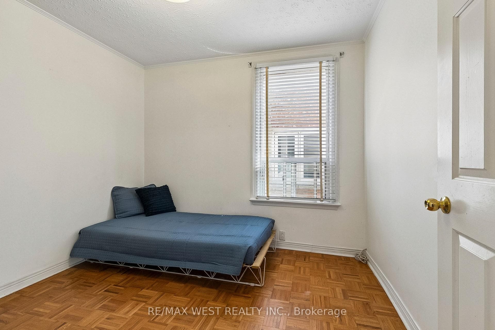 454 Brock Avenue photo 15