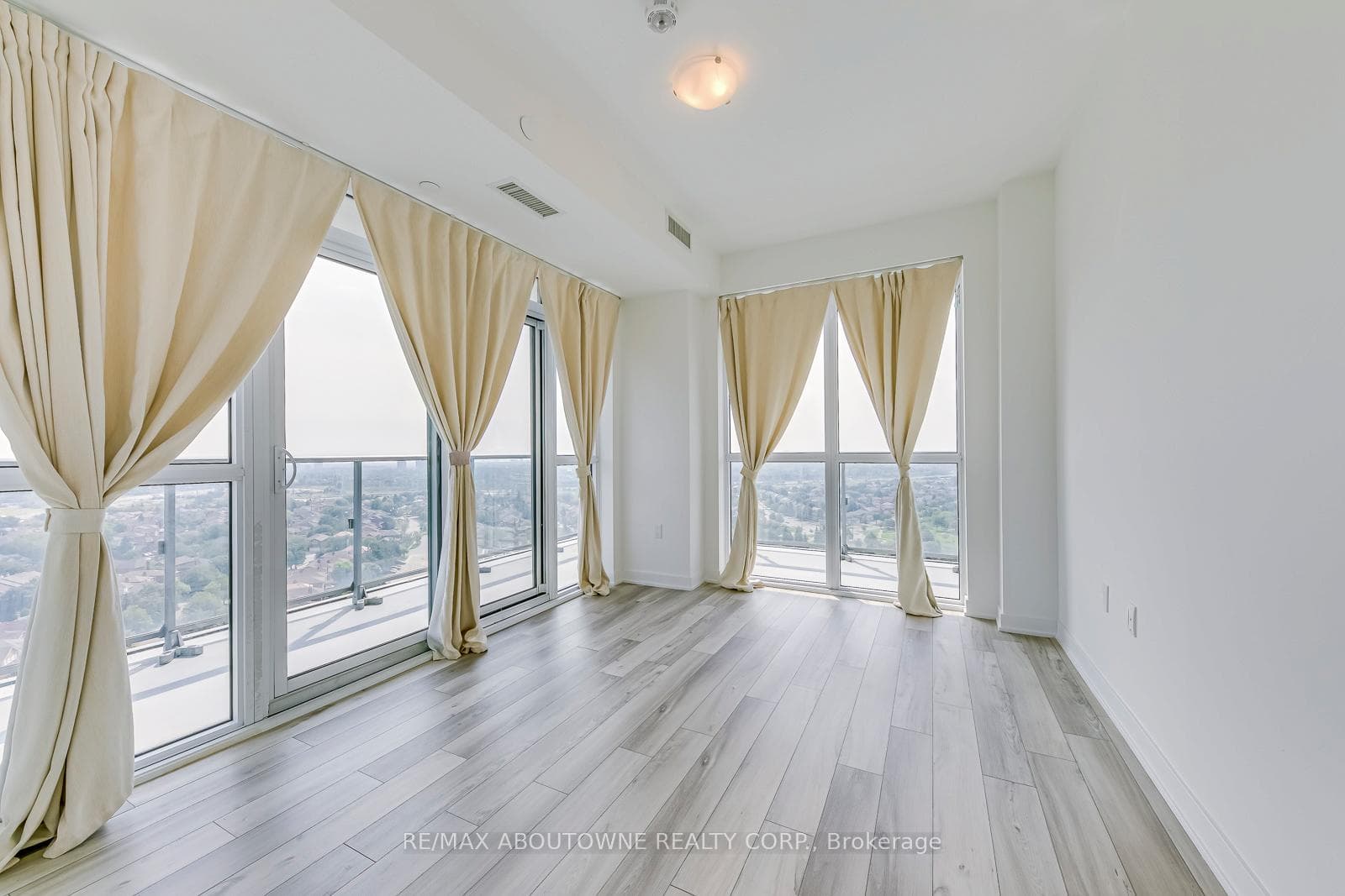 4699 Glen Erin Drive Unit 1804 photo 22