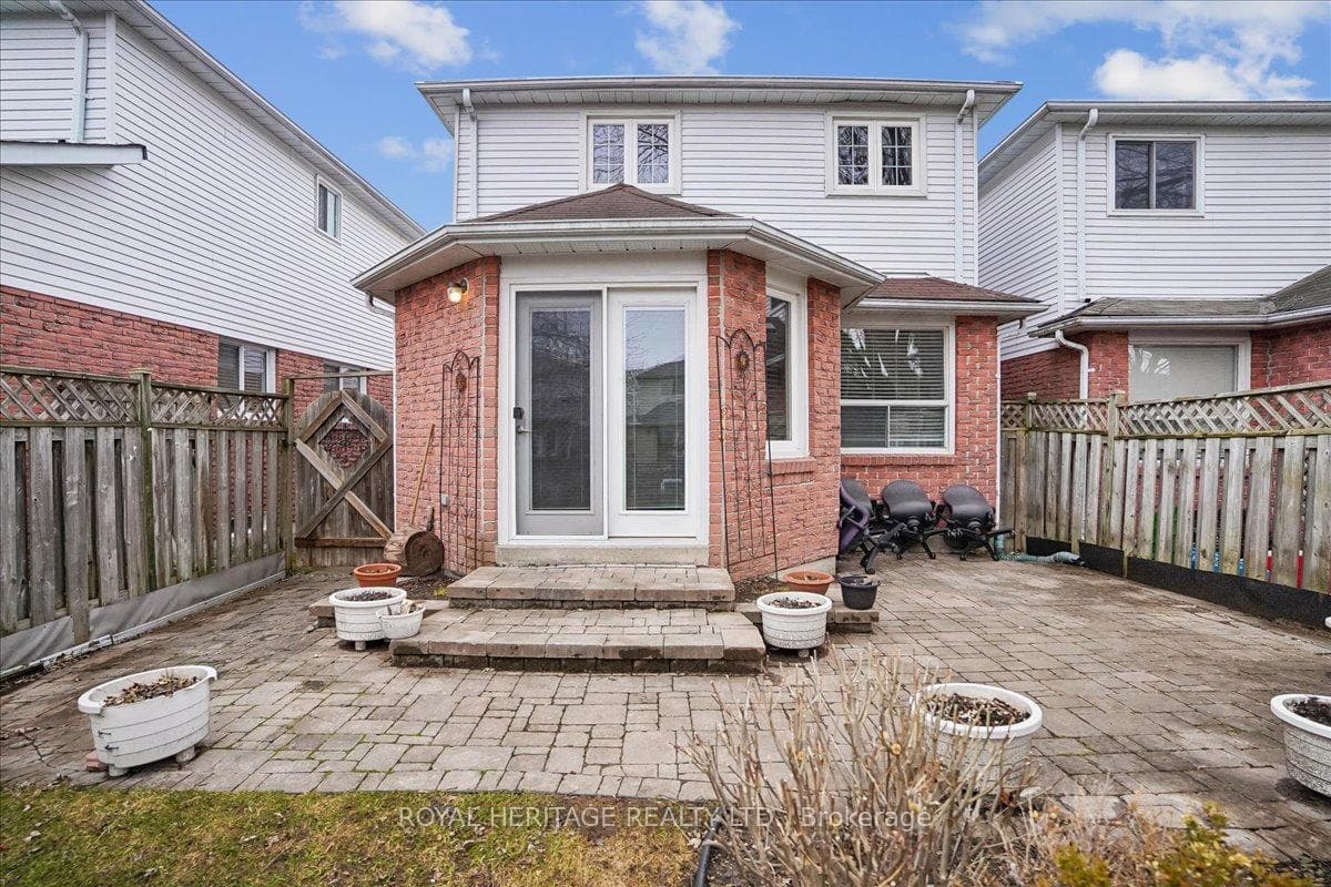 148 Adele Crescent photo 40