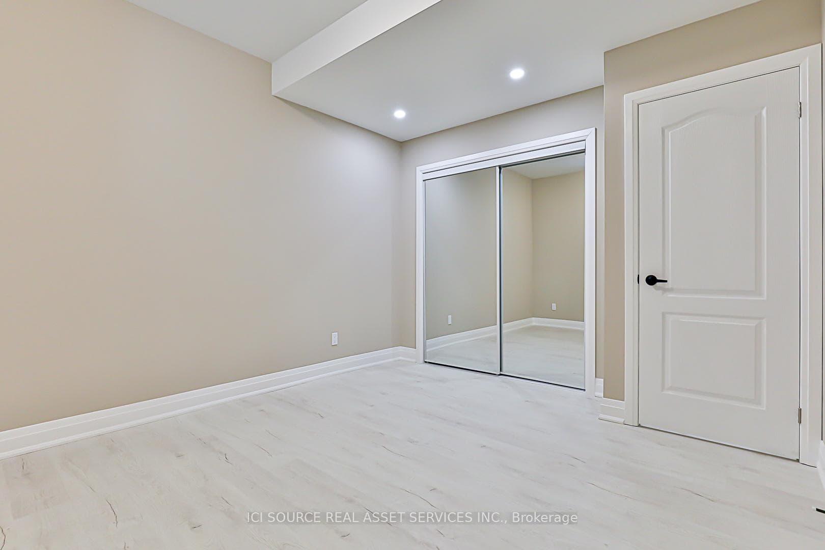 747 Langford Boulevard Unit B photo 10