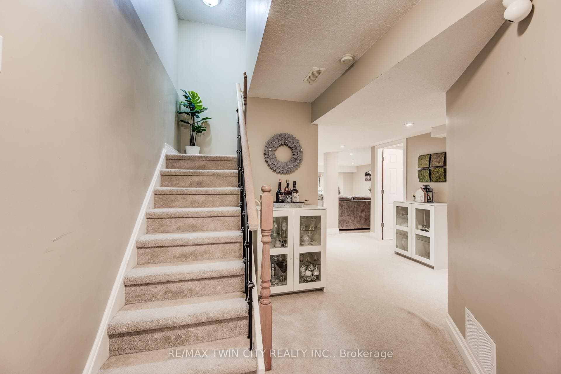 112 Sofron Drive photo 21