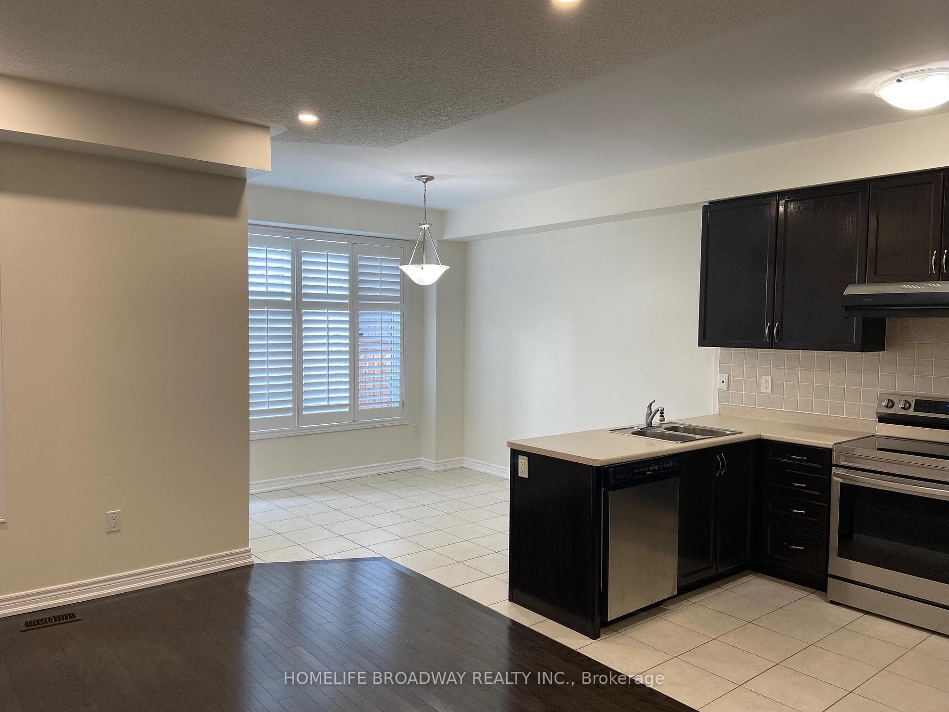 878 Castlemore Avenue photo 5