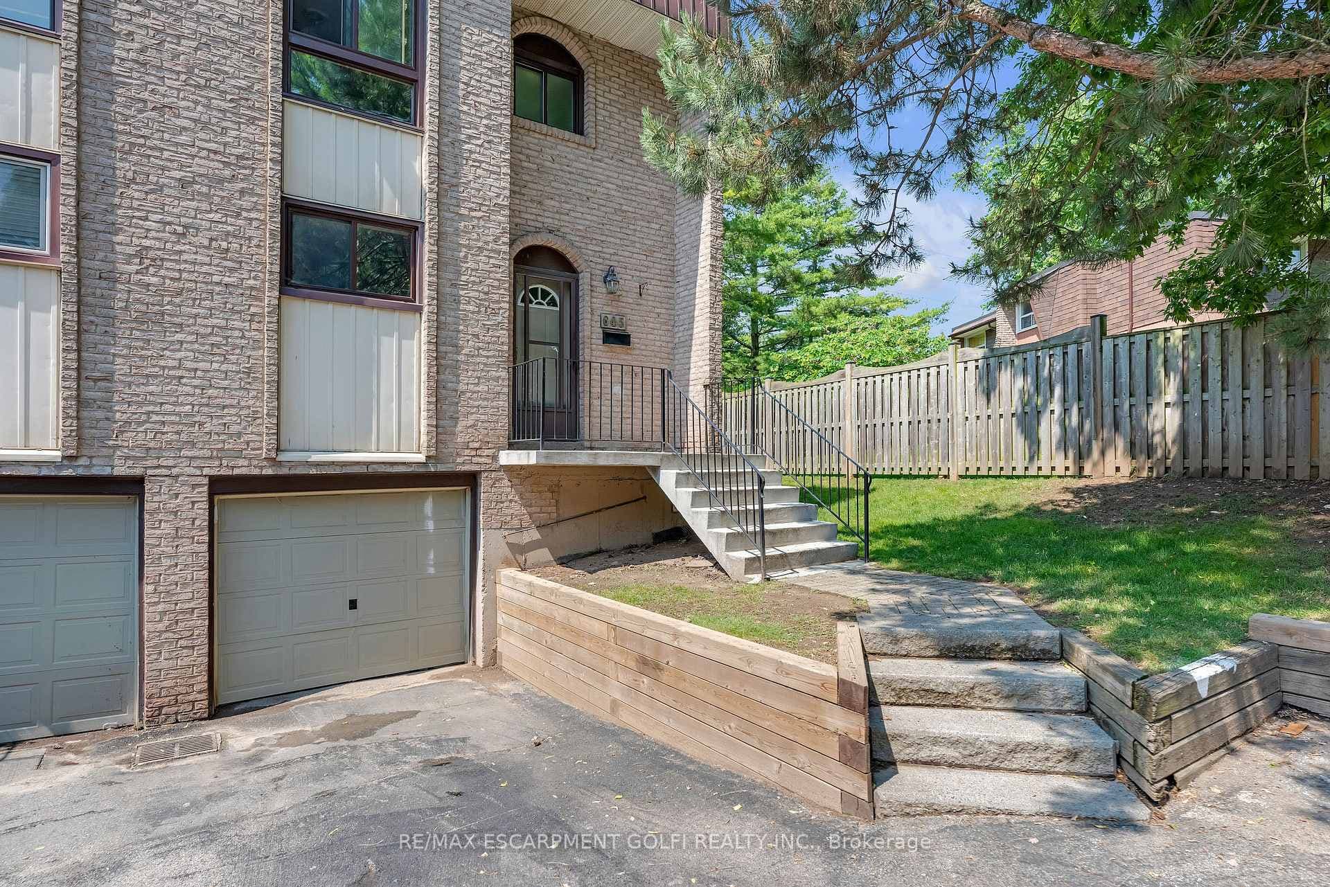 645 Francis Road photo 2