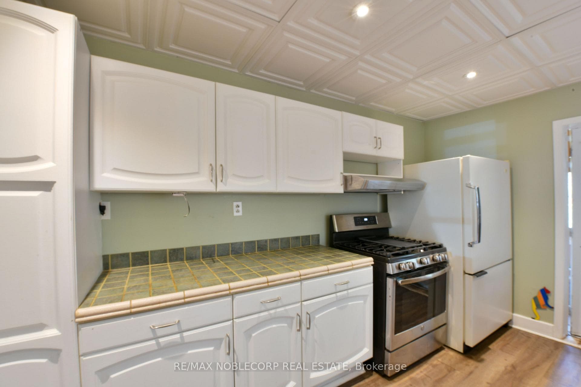 21 Frankdale Avenue photo 14