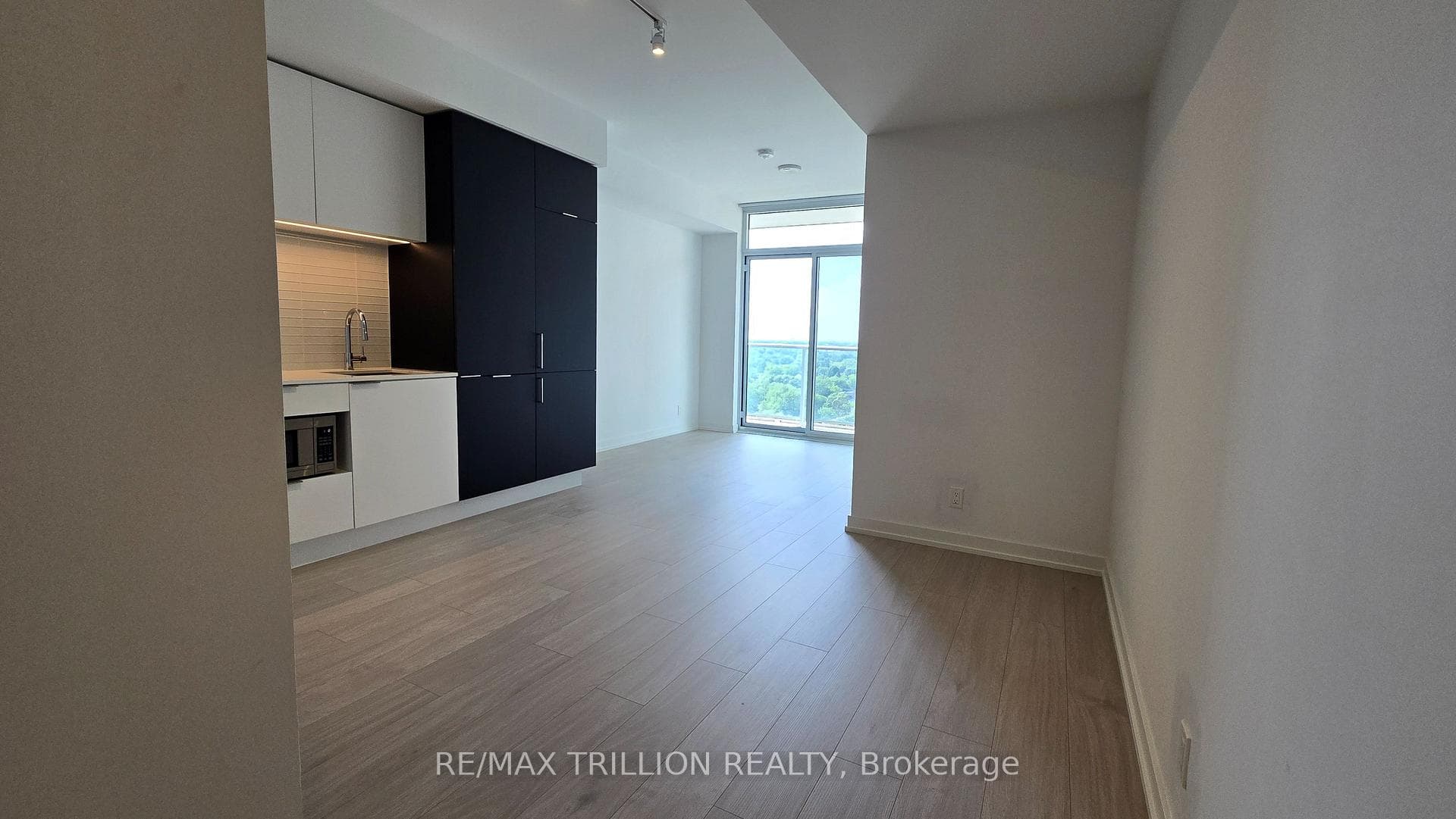33 Helendale Avenue Unit 1301 photo 8