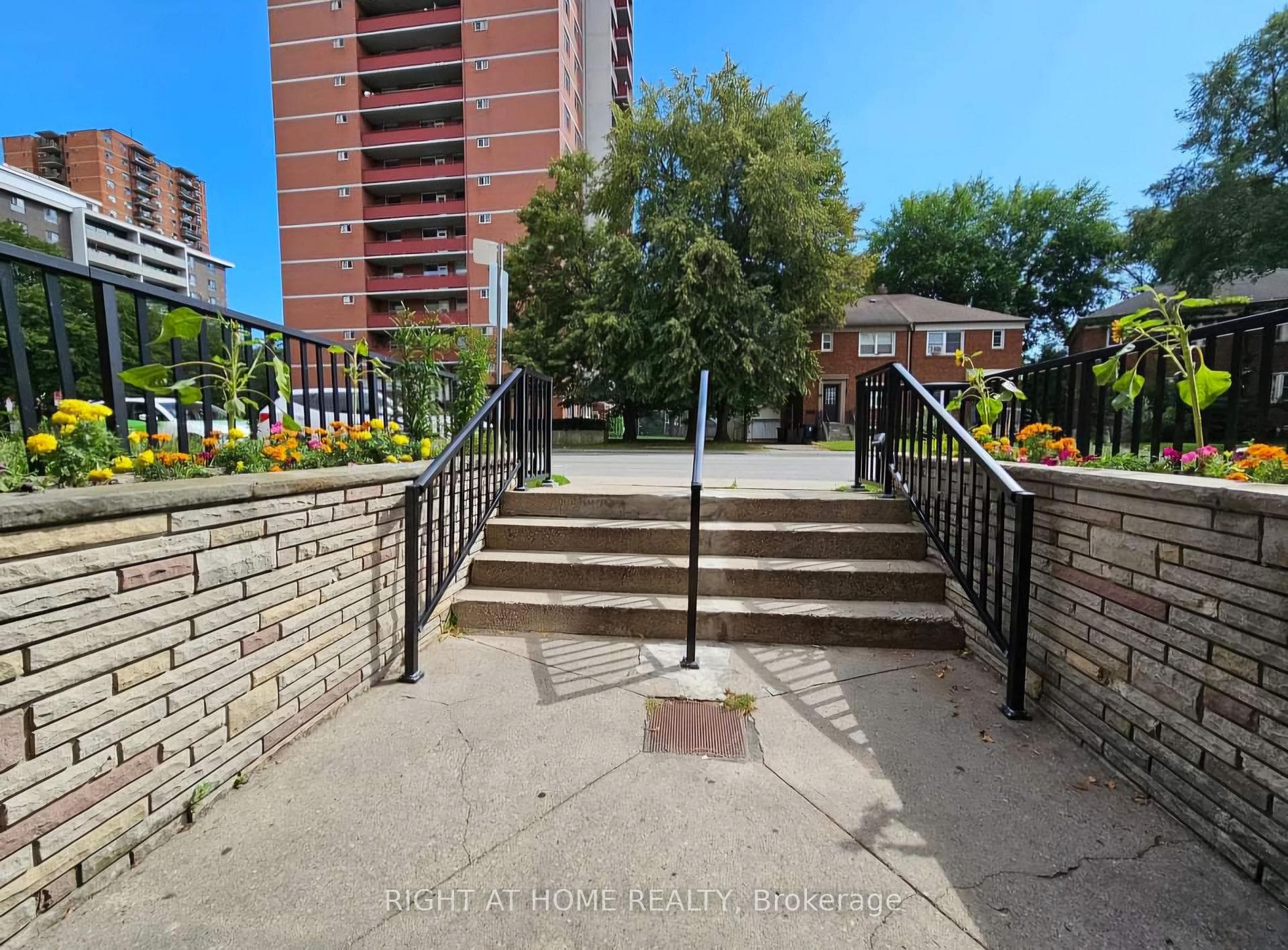 20 Cosburn Avenue Unit 101 photo 5
