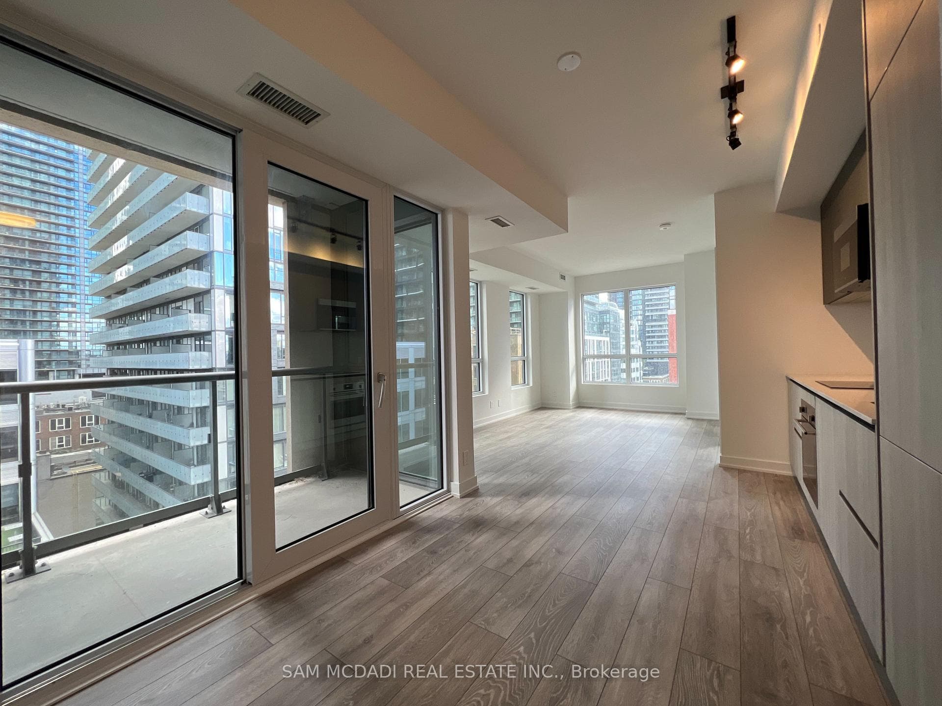 108 Peter Street Unit 1202 photo 6