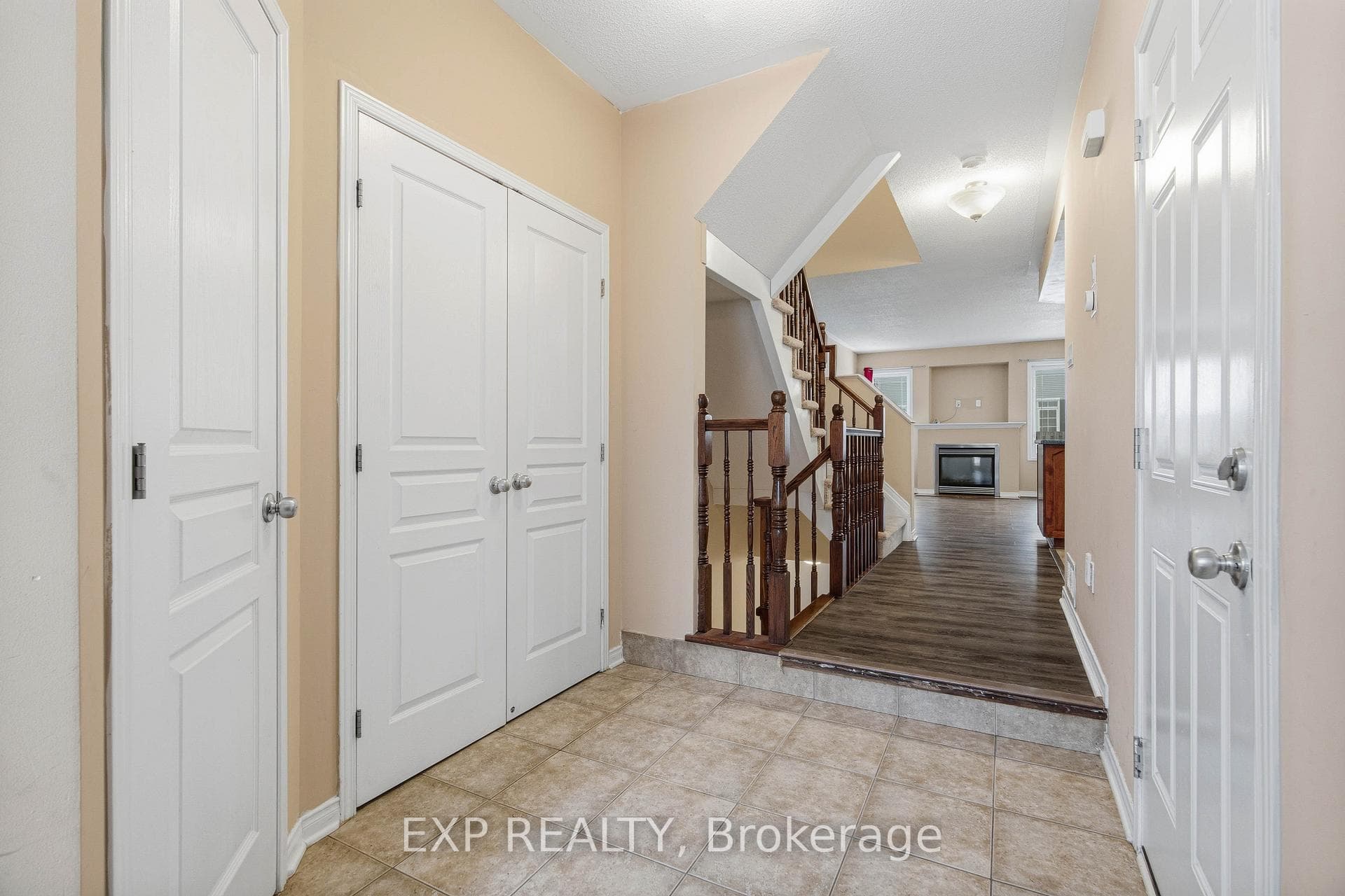 705 Regiment Avenue photo 6