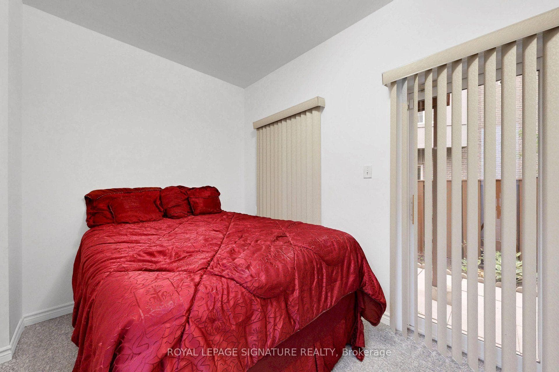 51 Piggott Mews photo 35
