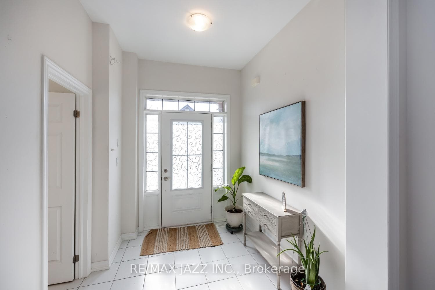 123 Crombie Street photo 3