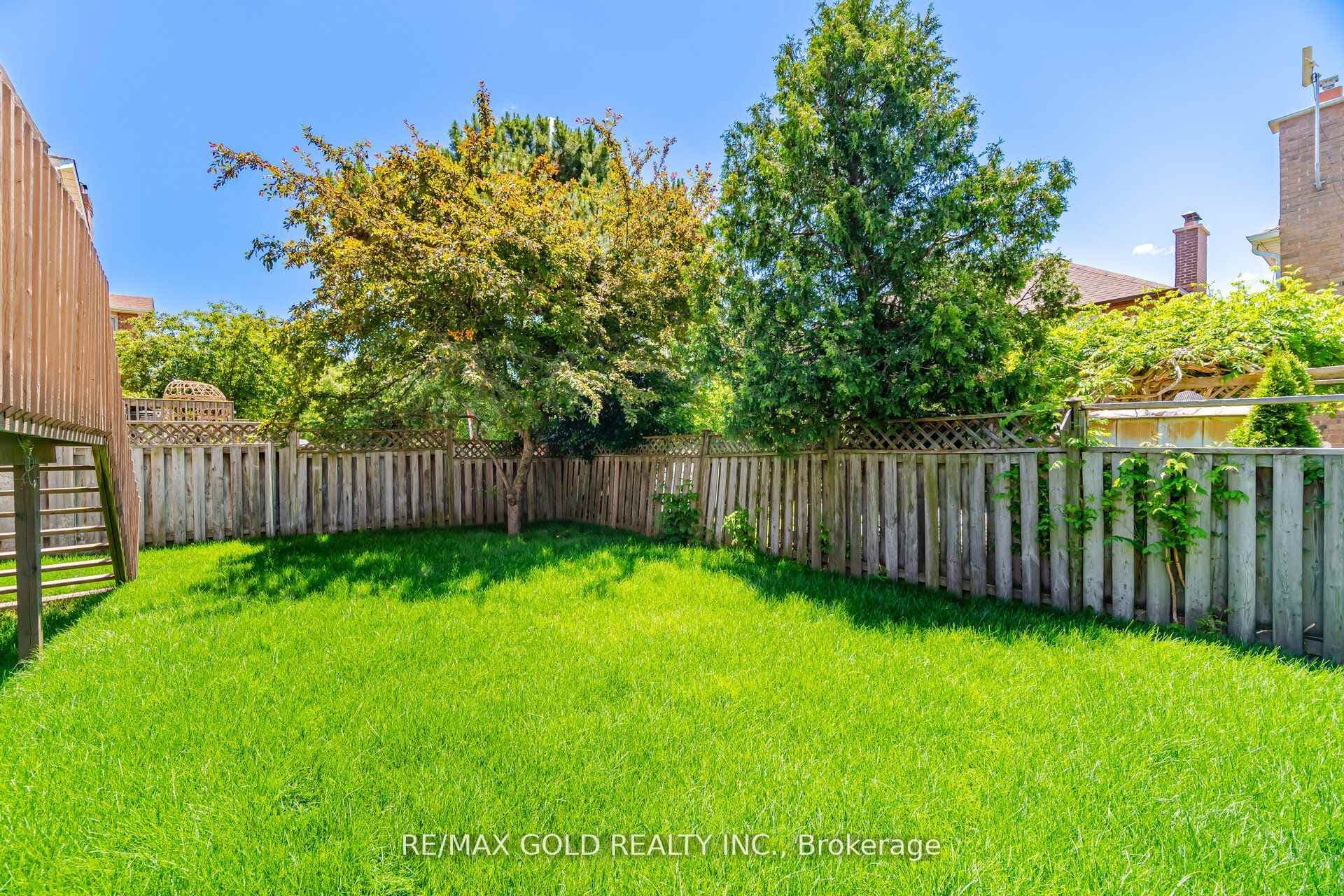 37 Lord Simcoe Drive photo 48