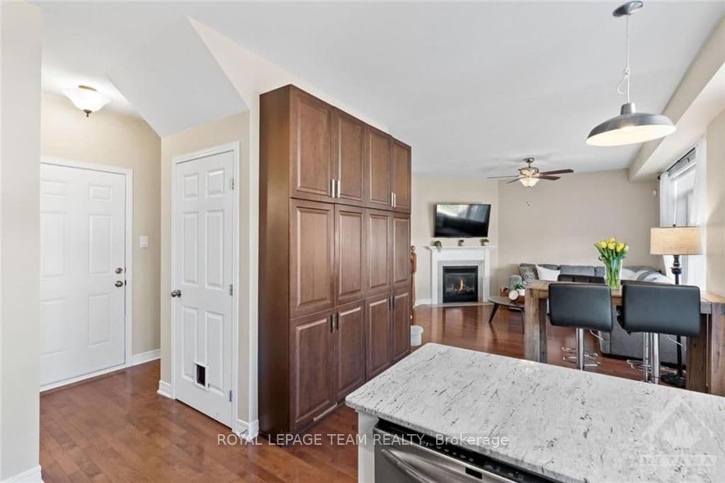212 DAVE SMITH Crescent photo 12