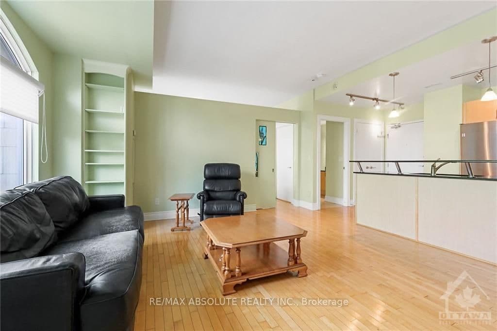 85 BRONSON Avenue Unit 402 photo 17