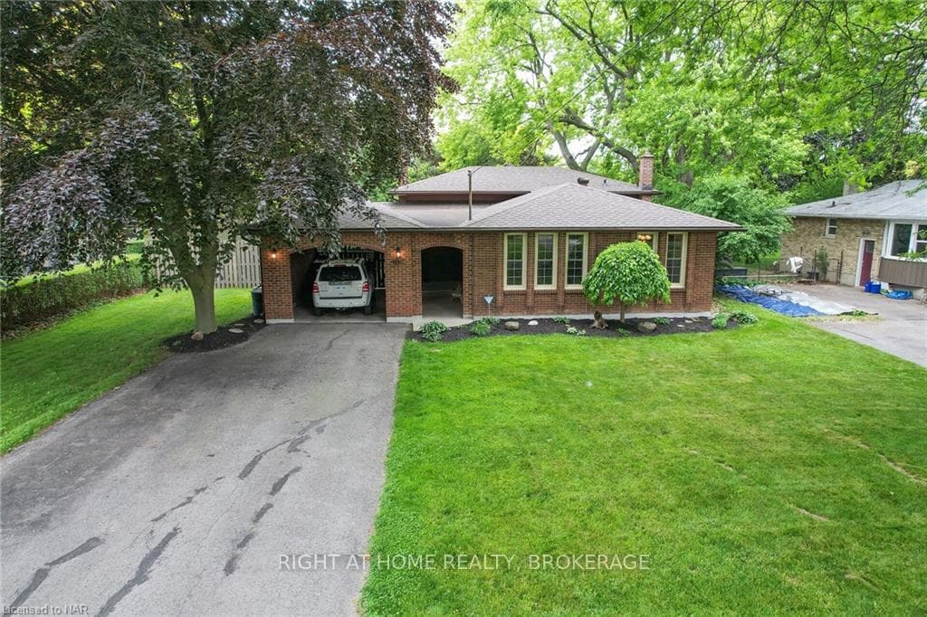 55 AQUADALE Drive photo 1