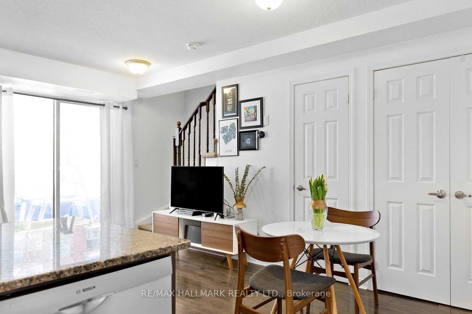 11 Ruttan Street Unit 122 photo 8