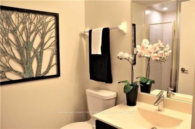 125 Village Green Square Unit 1808 photo 11