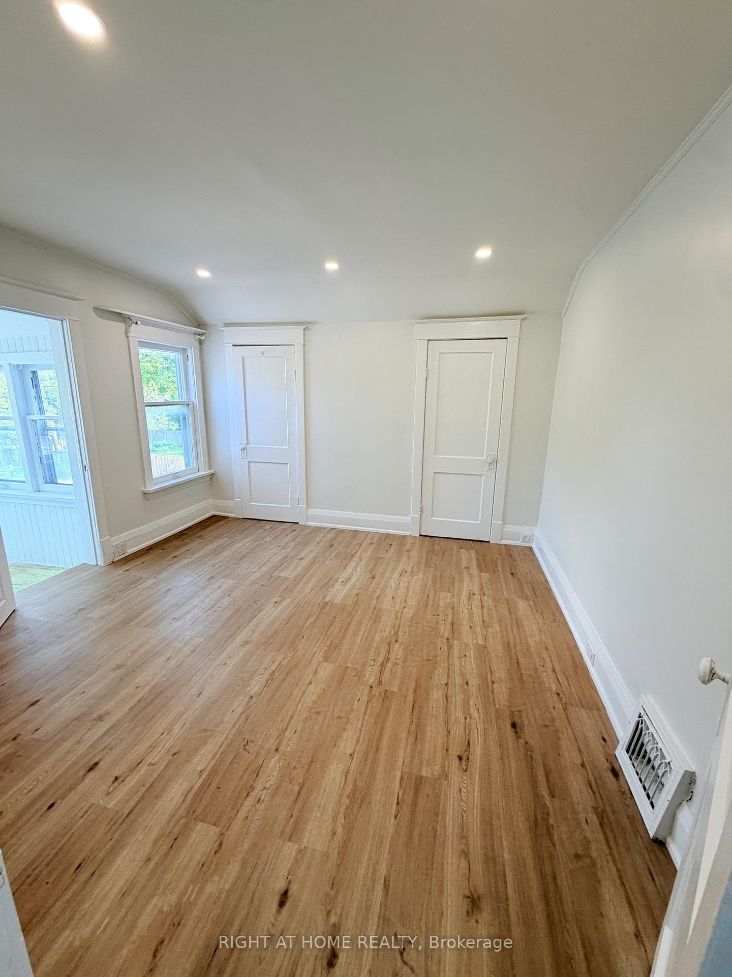 223 Queen Street photo 14