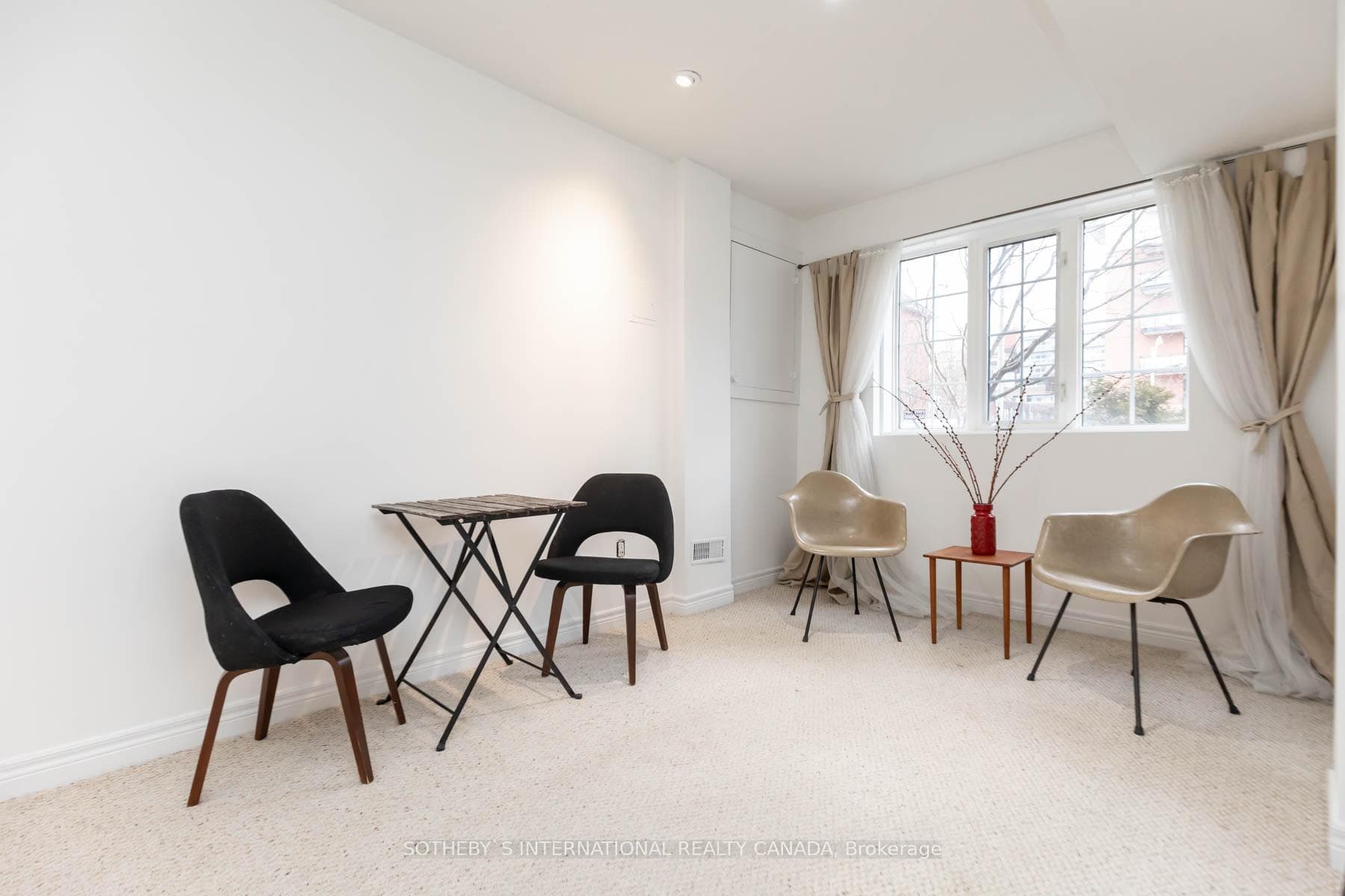 16 Natalie Place Unit B photo 6