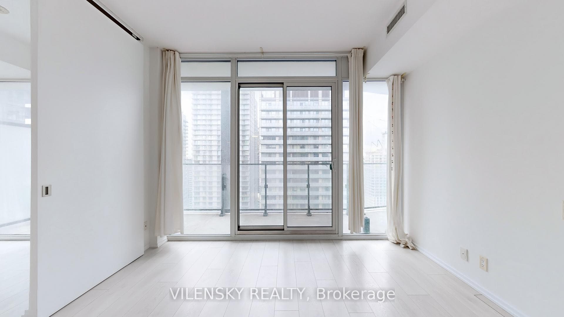 125 Peter Street Unit 3311 photo 13