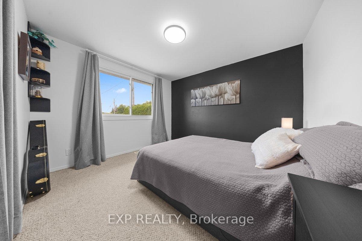 396 Hatfield Crescent photo 18