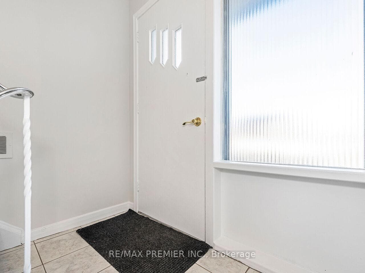 89 Cayuga Avenue photo 3