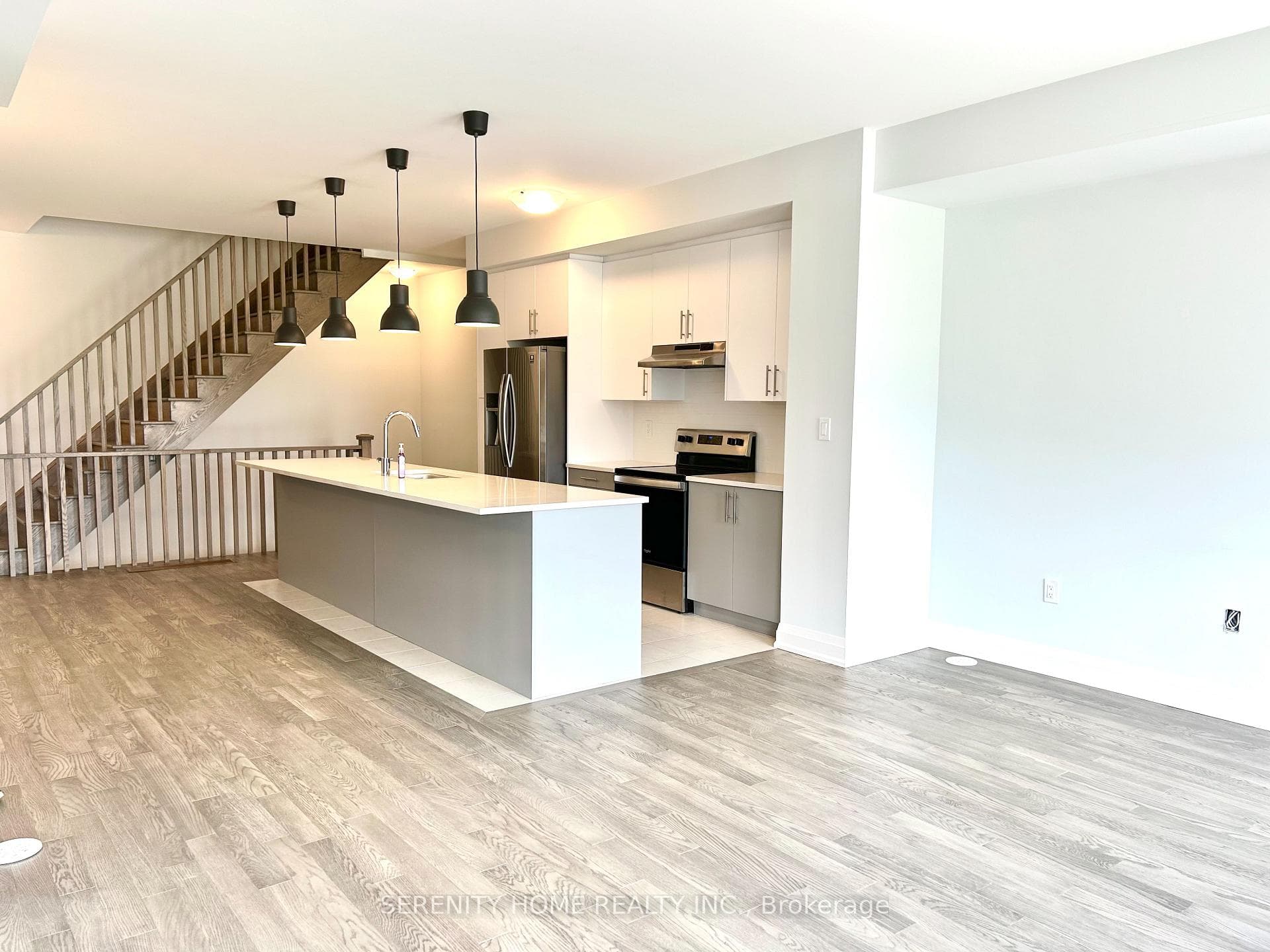 2540 Littlefield Crescent photo 7