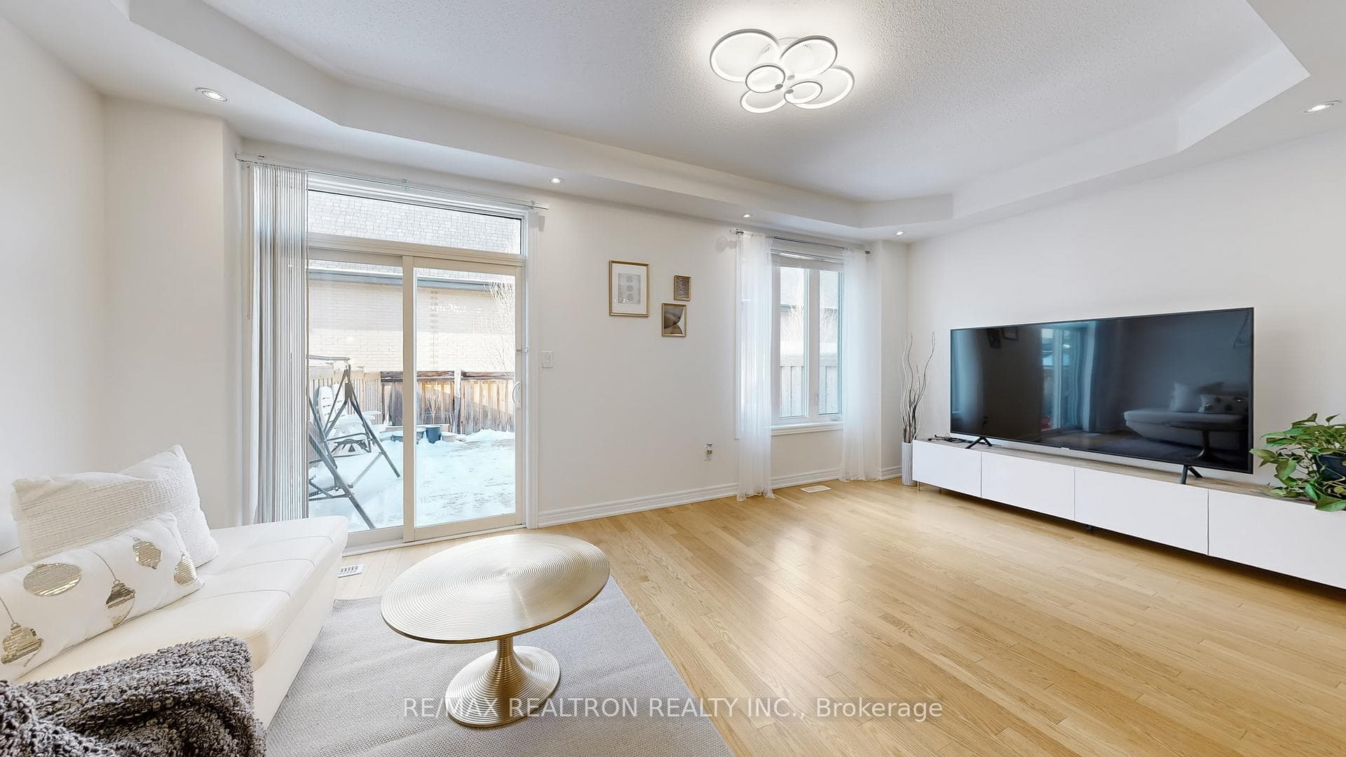 10 Gower Drive photo 9