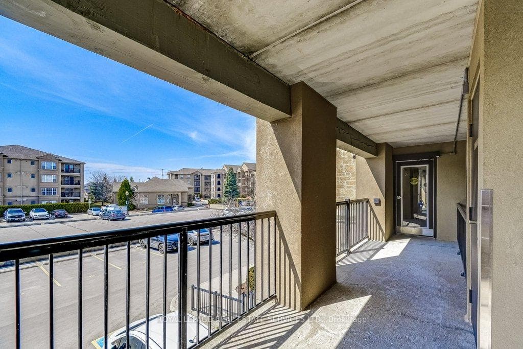 2065 Appleby Line Unit 210 photo 7