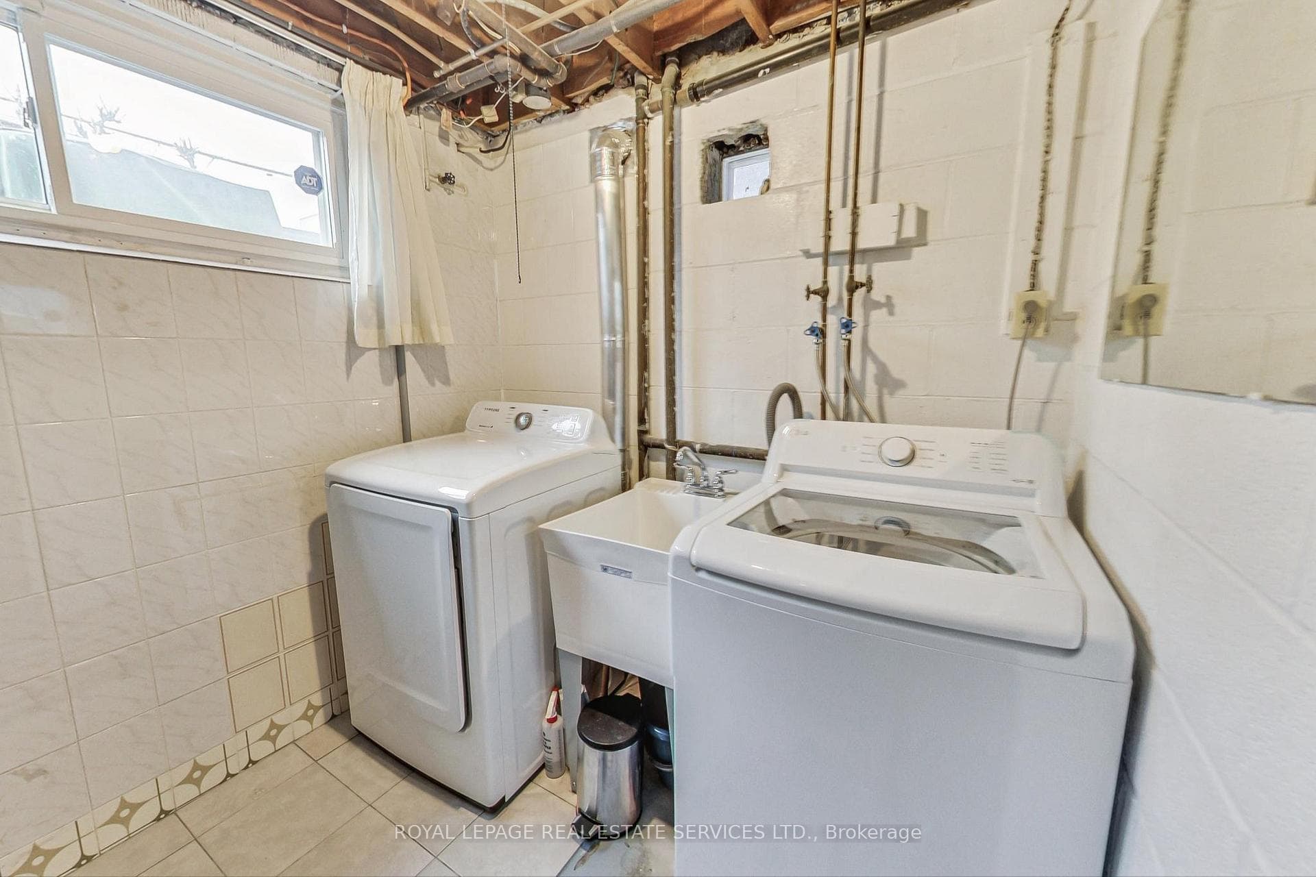 58 Brownville Avenue photo 21