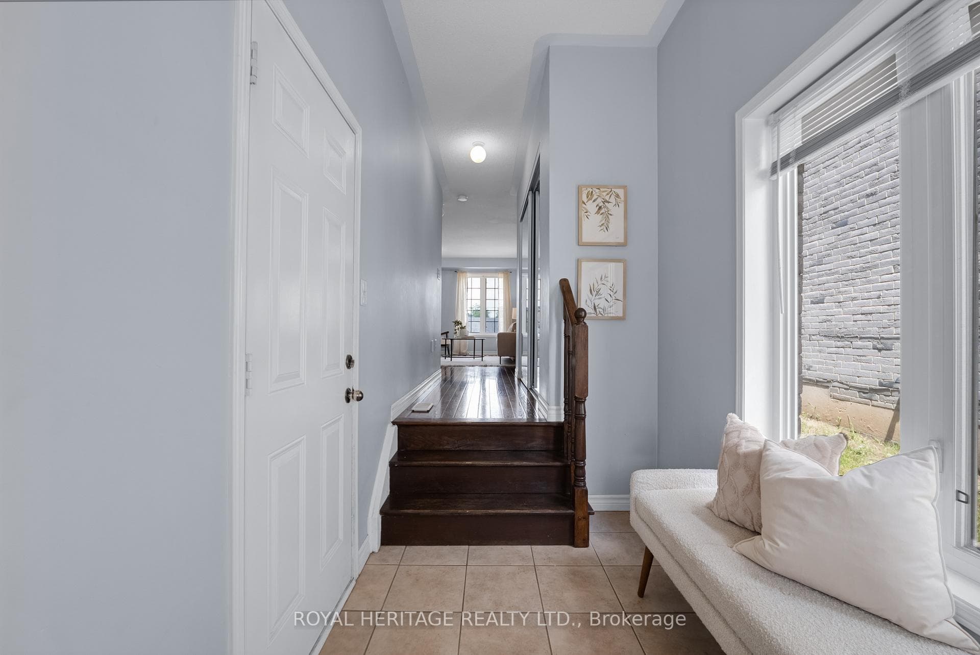 497 Rossland Road photo 3