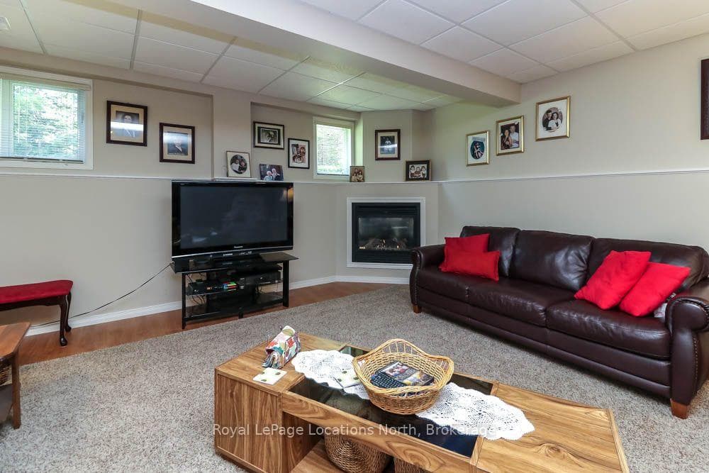 Large & Bright Recreation Room