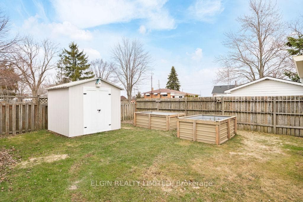 3134 Queen Street photo 31