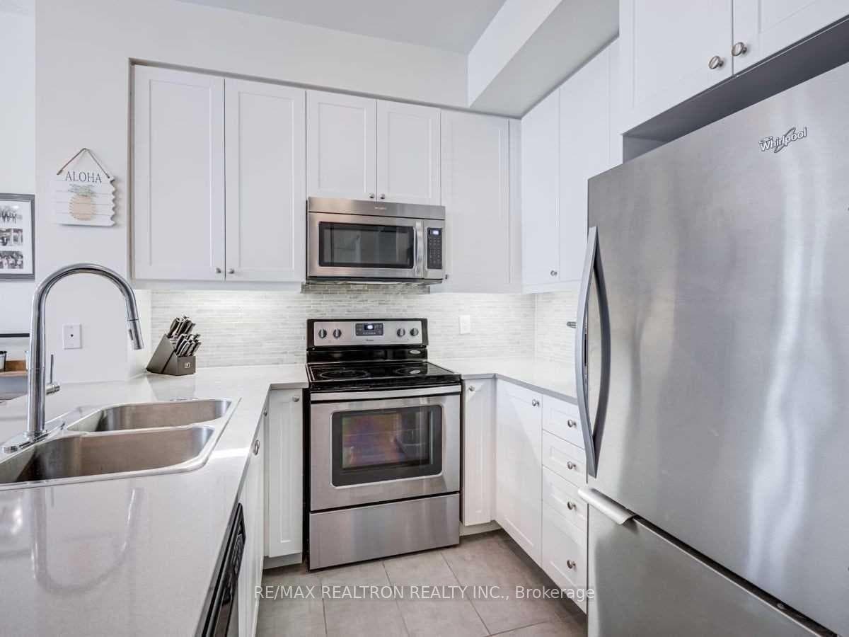 25 Lower Simcoe Street Unit 305 photo 4