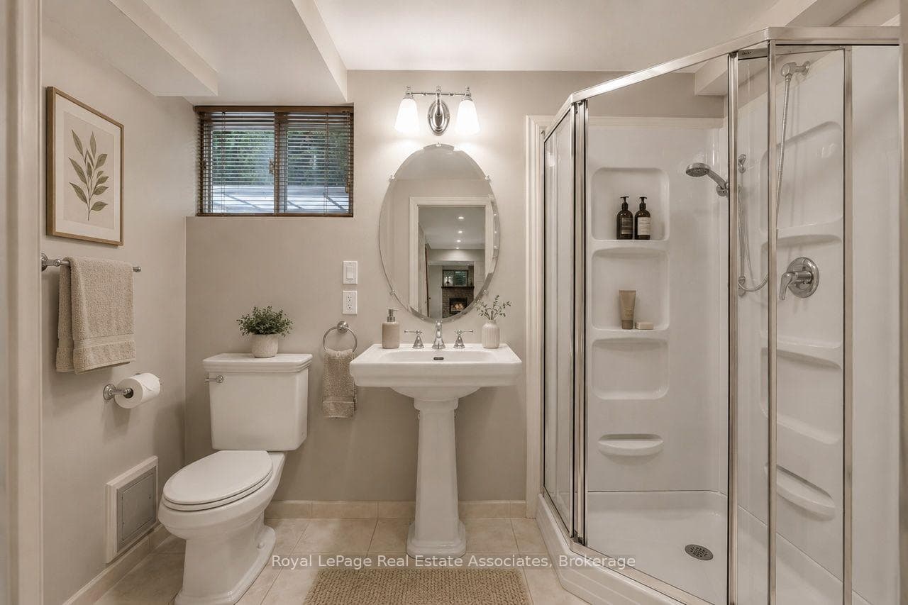 2529 Claymore Crescent photo 39