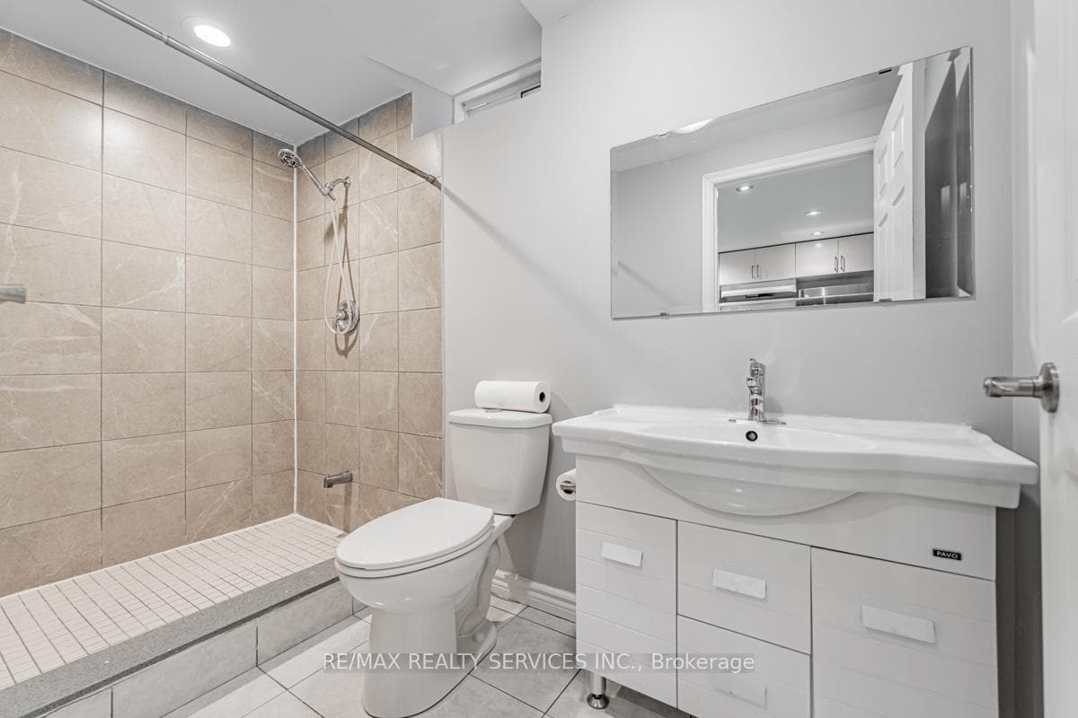 71 Humberstone Crescent photo 8