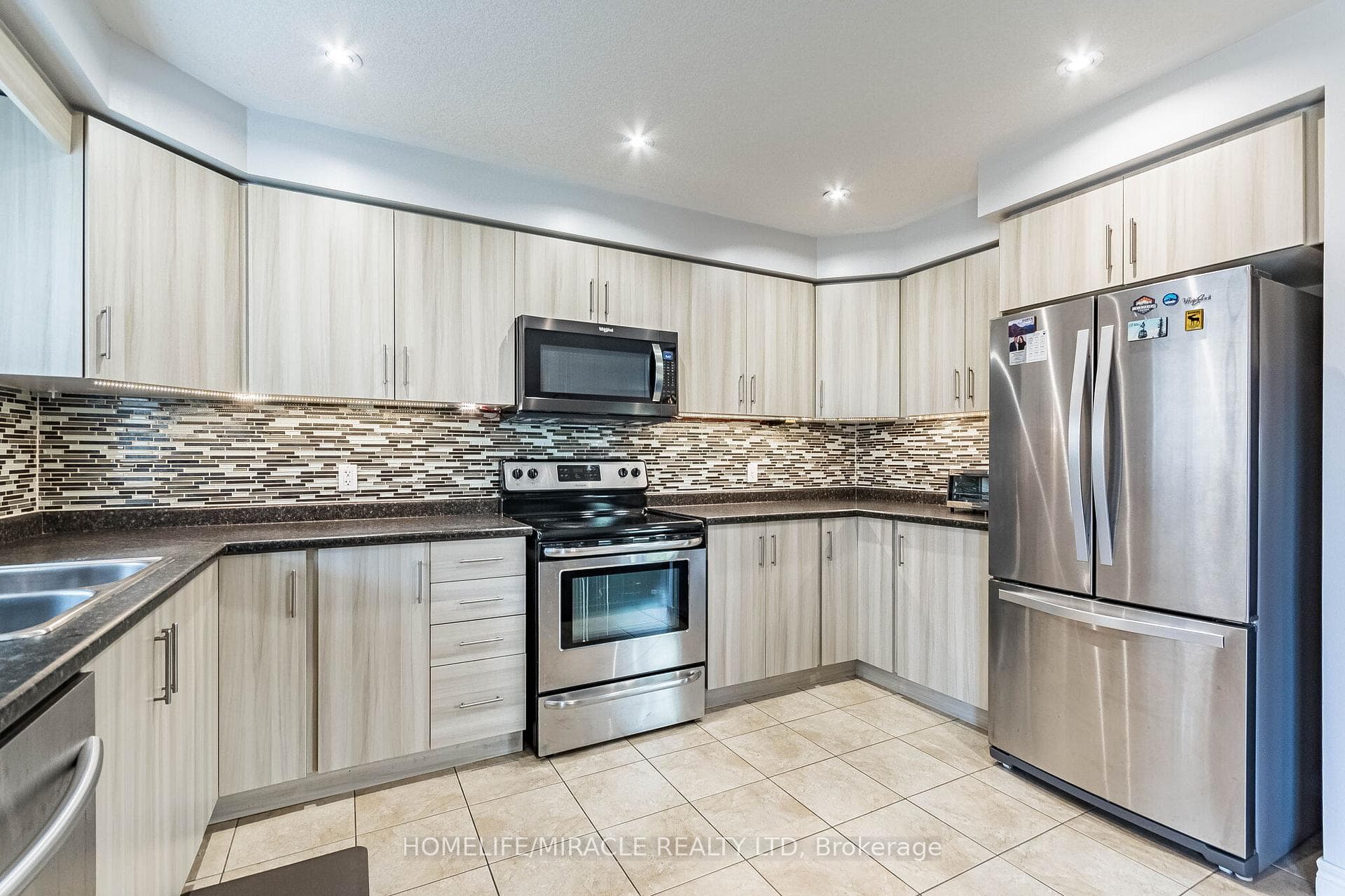 222 Pelech Crescent photo 18