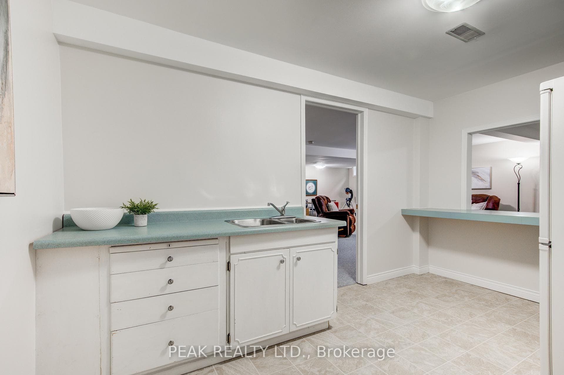 250 Westwood Avenue photo 34