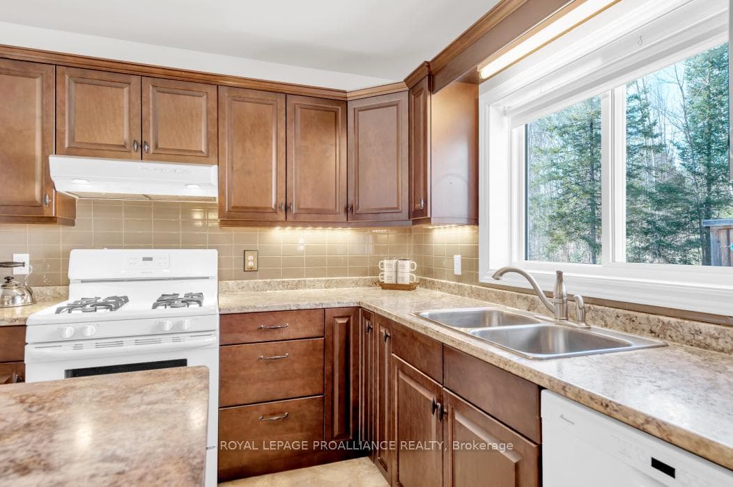 35 Denison Drive photo 16