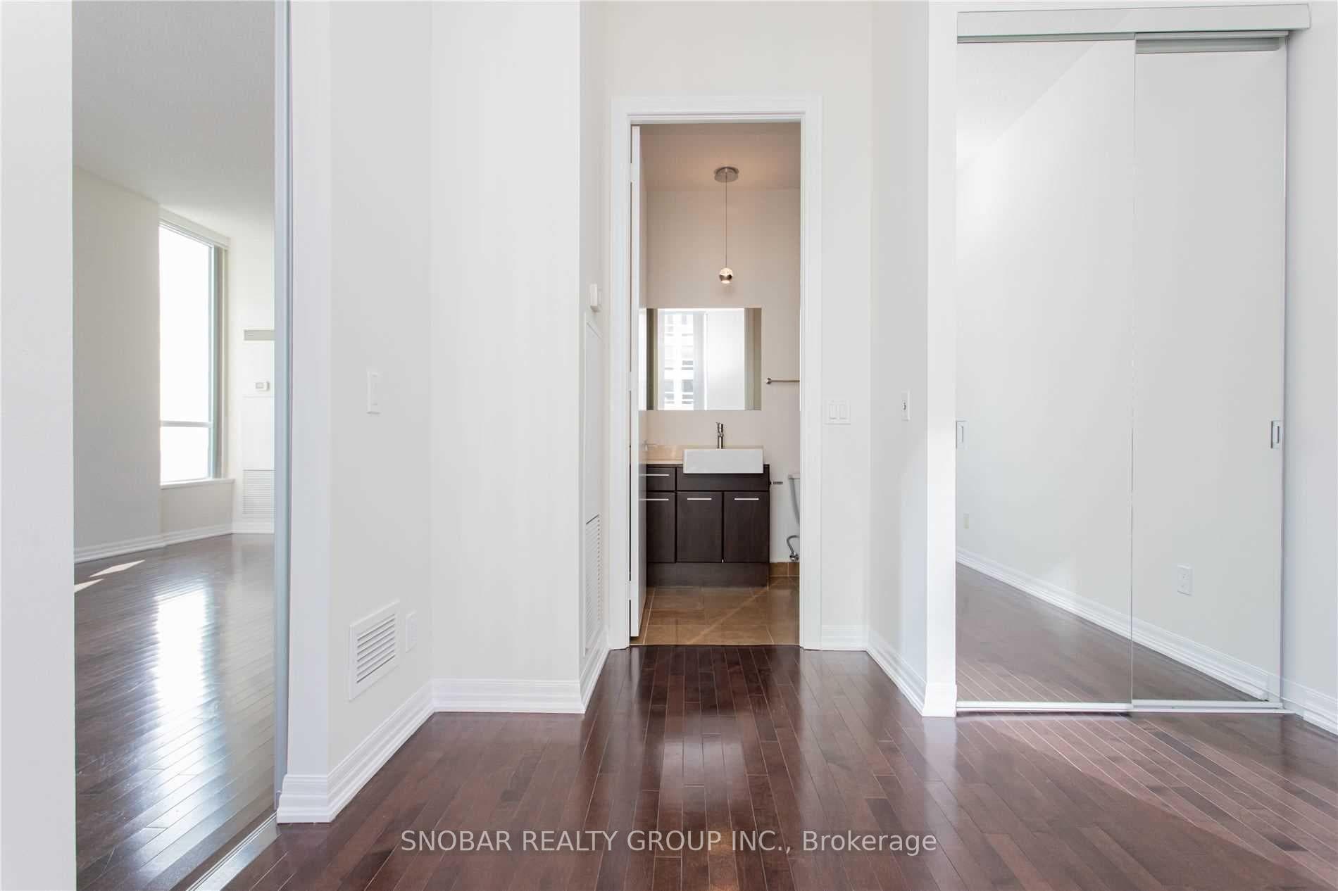 770 Bay Street Unit Ph-106 photo 25