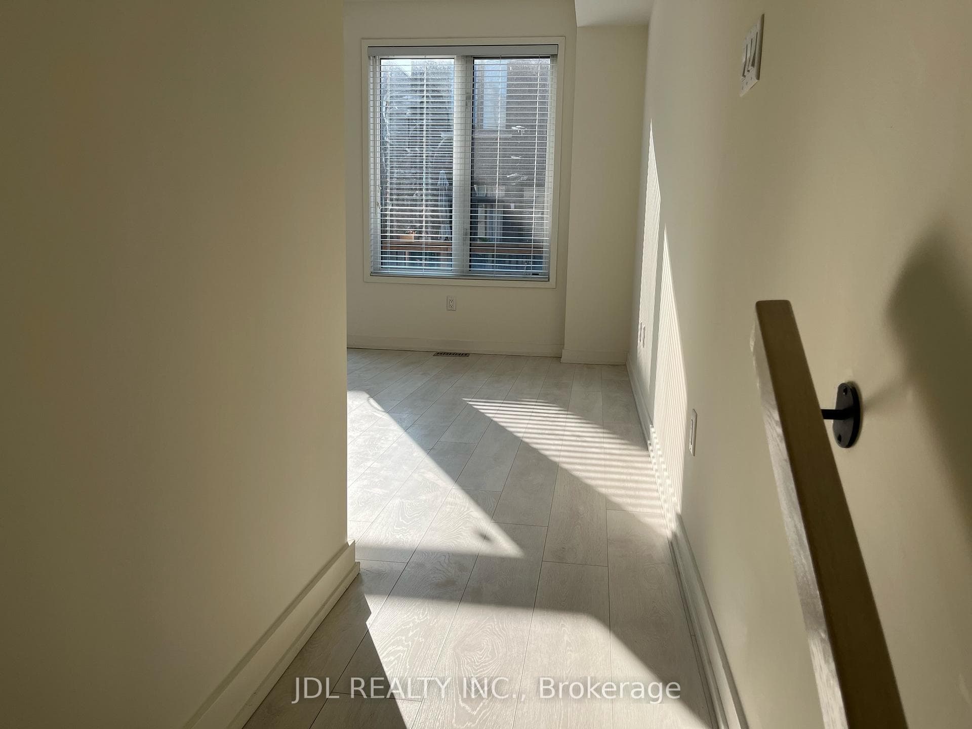 175 Huguenot Road photo 9