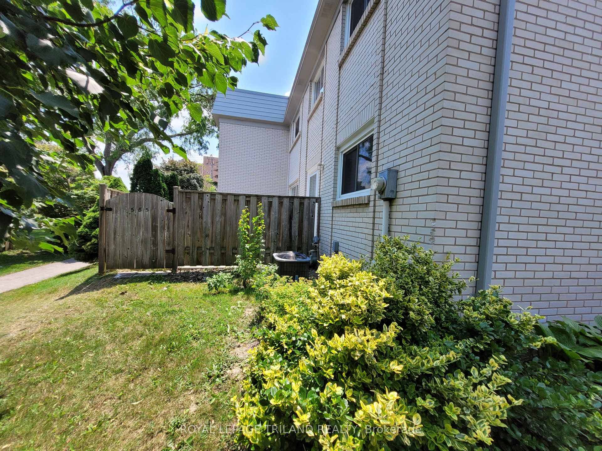585 Gainsborough Road Unit 66 photo 14
